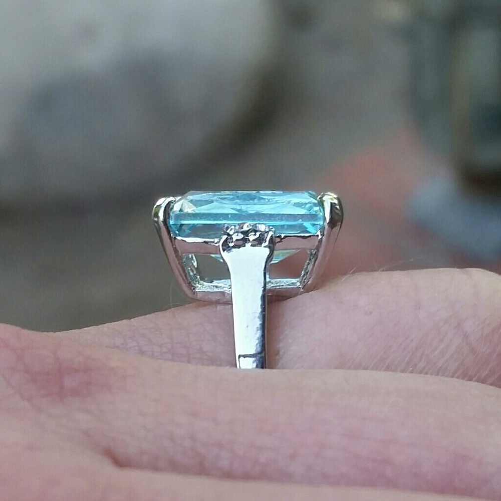 5⭐ Rated Sterling Silver Aquamarine Ring - Picture 2 of 8